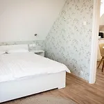 Apartment Szigligeti Mandula Kert Vendeghaz *