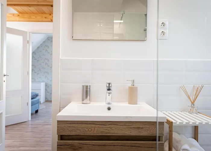 Szigligeti Mandula Kert Vendeghaz Szigliget